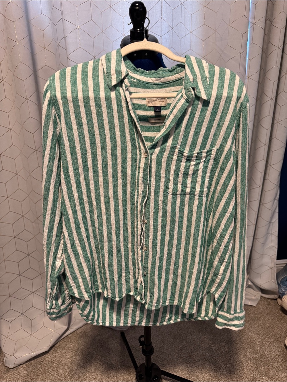 Universal Thread Green & White Striped Casual Button-Down Shirt